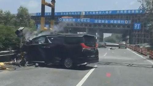 南宁新闻头条20号车祸,悲剧瞬间，生命消逝，警钟长鸣